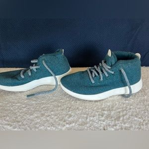 Women’s size 6 all birds high top. Worn once.